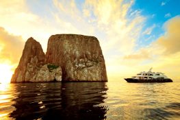 Ocean Spray Cruise Ecuador